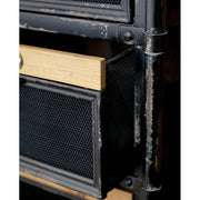 Fekete színű vasból és natúr színű fenyőfából készült 11 fiókos komód.