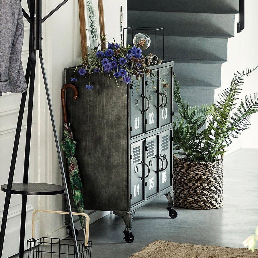 Antik szürke színű, ipari stílusú számozott fém komód.