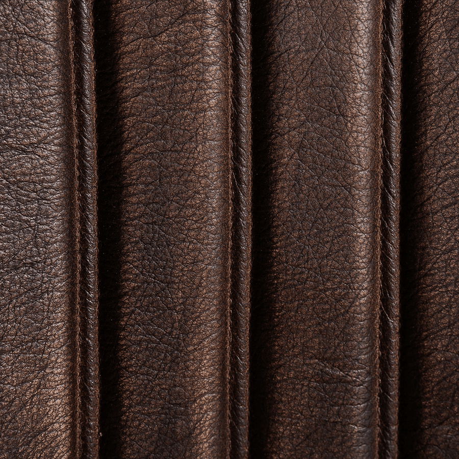 Ívelt ülőrész részlete csatornavarrással – prémium anyaghasználat.