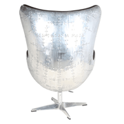 Jacobsen Aero fotel hátsó nézetből, ipari fém felülettel és karakteres ívekkel.