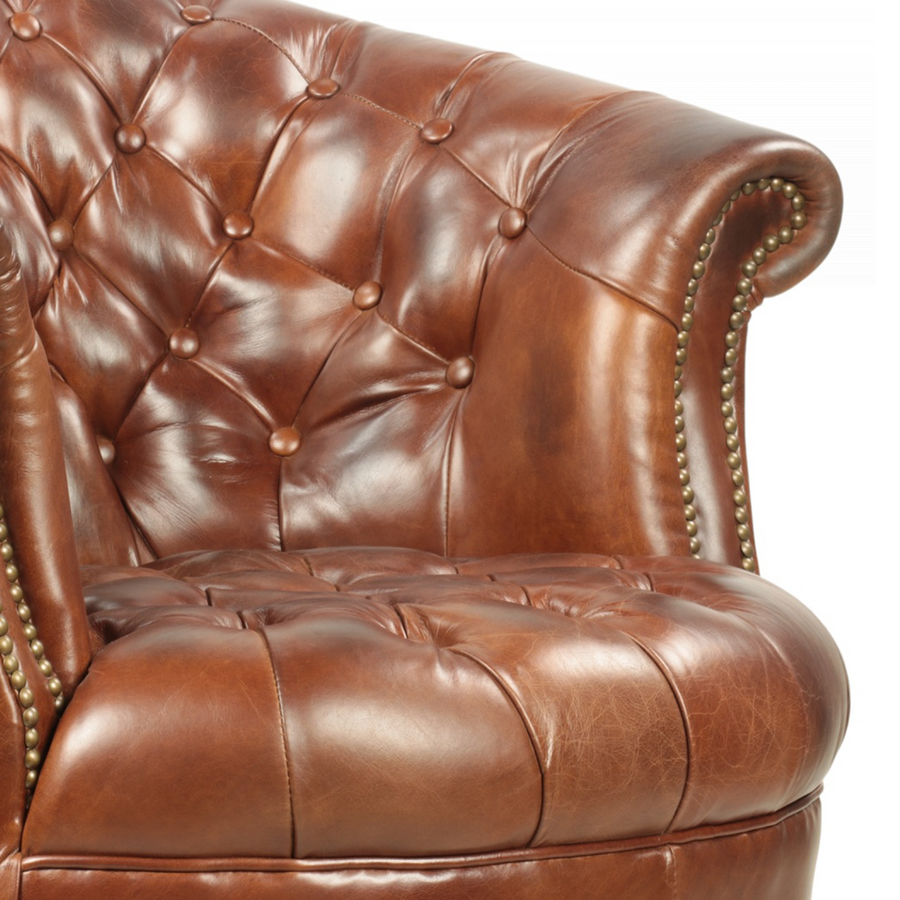 Kapitonézott bőr ülőfelület részlet közelről