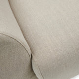 Kényelmes pihenő fotel széles ülőfelülettel és puha karfákkal