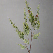 Részletgazdag, többágú jeges borókafenyő mű ág karácsonyi dekorációhoz.