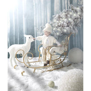 Arany színű karácsonyi fém szán, kisfióval és őzikével.