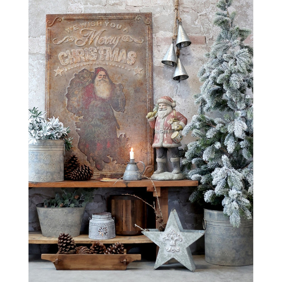 Csillag formájú, bádogból készült karácsonyi dekoráció.