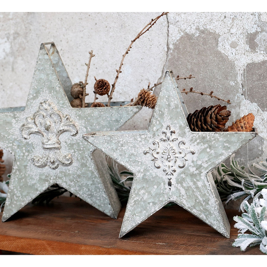 Csillag formájú, bádogból készült karácsonyi dekoráció.