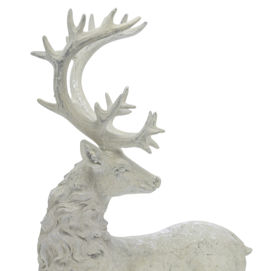 Fehér színű karácsonyi szarvas figura.