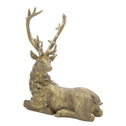 Aranyszínű karácsonyi szarvas figura.