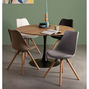 Kerek formájú, modern megjelenésű étkezőasztal.