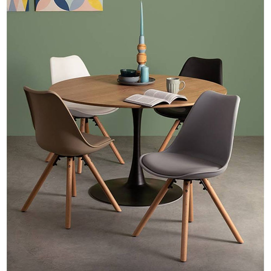 Kerek formájú, modern megjelenésű étkezőasztal.