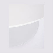 Fehér színű, kerek formájú, 6 személyes étkezőasztal.