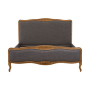 Klasszikus, koloniál stílusú, tölgyfából készült franciaágy.