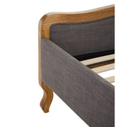 Klasszikus, koloniál stílusú, tölgyfából készült franciaágy.