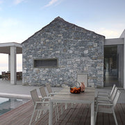 Krém színű, modern kerti szék teraszon-