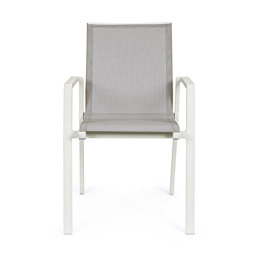 Krém színű, modern kerti szék.