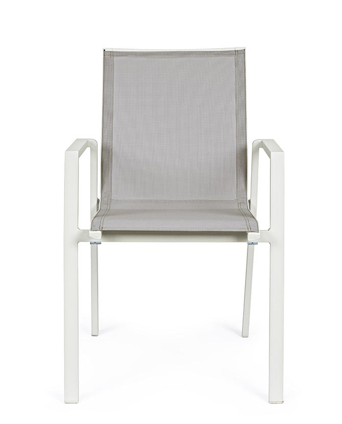 Krém színű, modern kerti szék.