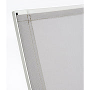 Krém színű, modern kerti szék.