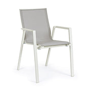 Krém színű, modern kerti szék.