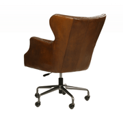 Vintage hatású, dohánybarna irodai szék oldal-hátulnézetből, karakteres formavilággal és görgős fém lábbal.