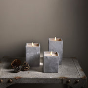 Szürke cement tégelyben kialakított LED gyertya.