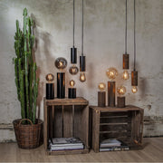 Füstszínű üvegből kialakított, dekorációs LED vintage izzó.