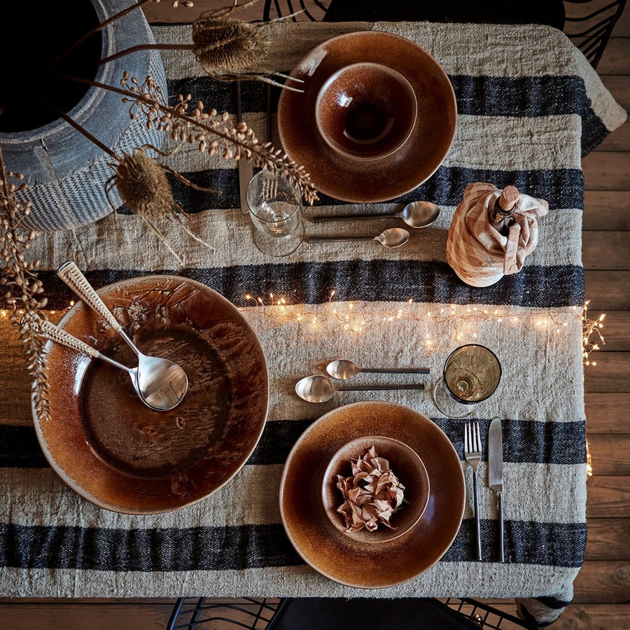 Lenvászonból készült asztalterítő.