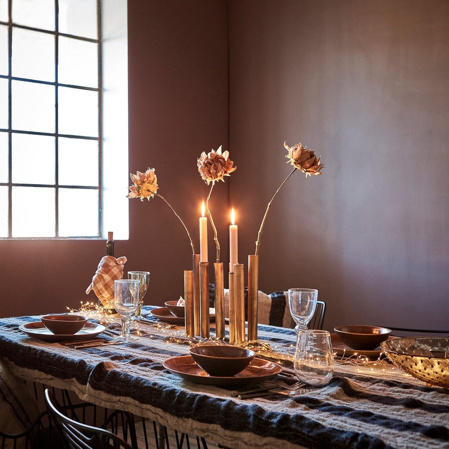 Lenvászonból készült asztalterítő.