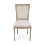 Bézs színű pamutvászonnal kárpitozott ülőfelülettel és szalma betétes háttámlával kialakított étkezőszék.