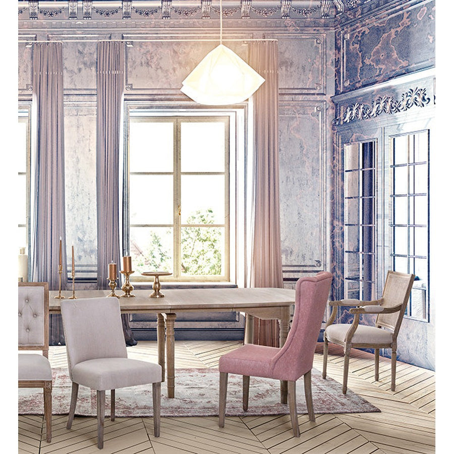 Bézs színű pamutvászonnal kárpitozott ülőfelülettel és szalma betétes háttámlával kialakított karosszék.