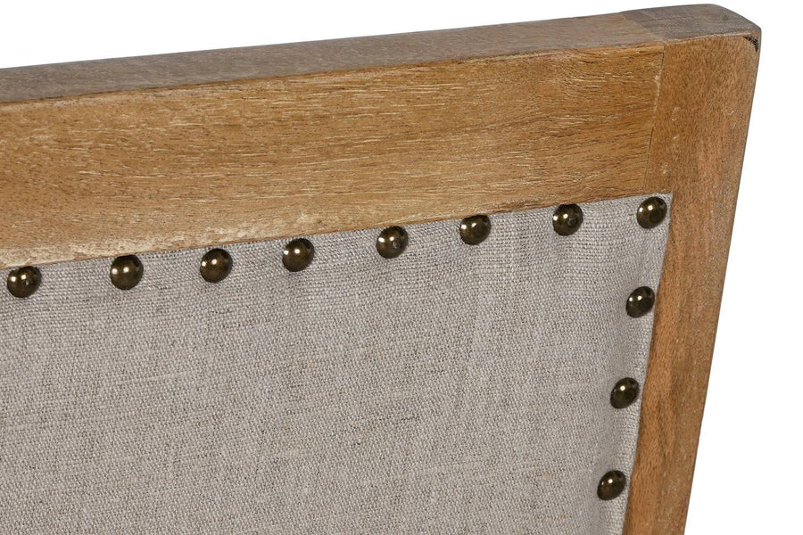 Hátlap részlet – szegecselt díszítés a vászonkárpiton.