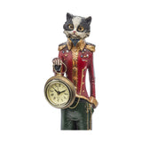 Lord Max, macskafigura tábornoki ruhában, órával a kezében.