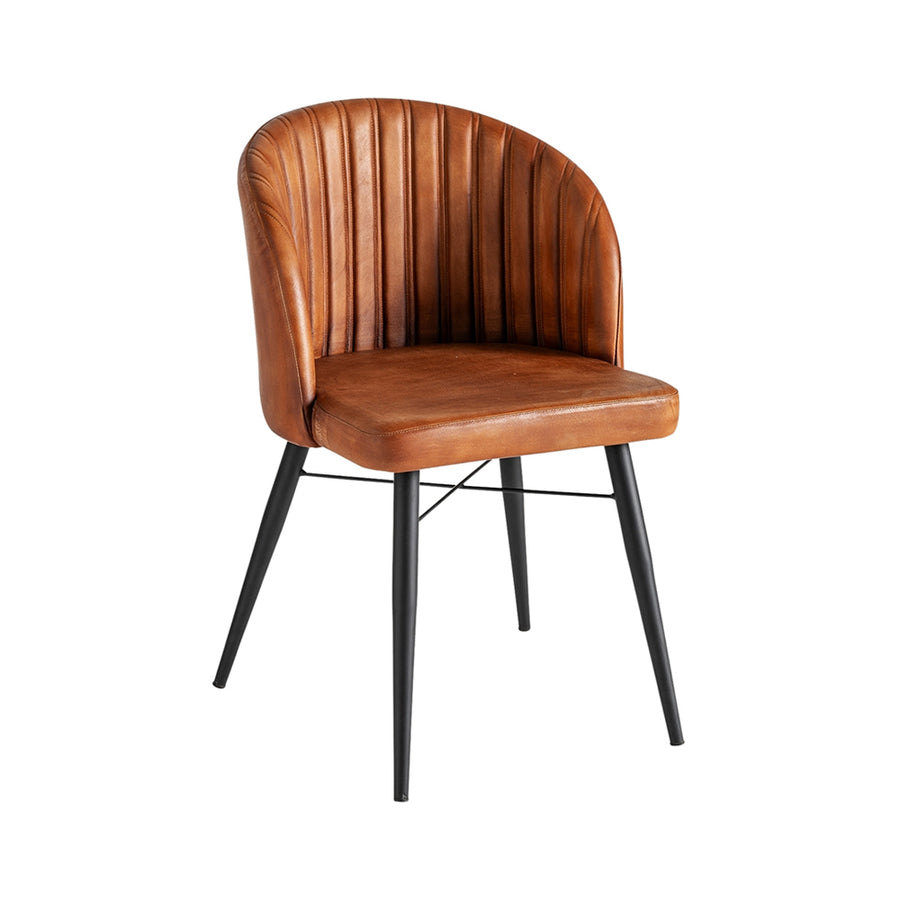 Luard konyakbarna bőr design szék előlnézetből, fekete fém lábakkal.