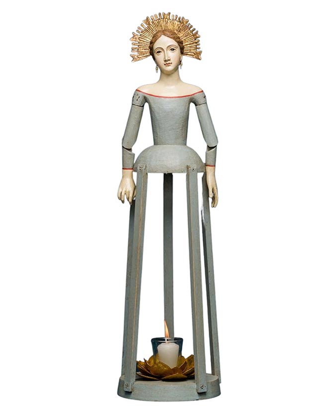 Mozgatható, pozícionálható karokkal kialakított gyertyatartós Madonna figura.