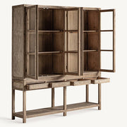 Nyitott állapotban: Masein natúr szilfa vitrines szekrény nyitott ajtókkal és fiókokkal, belső polcos elrendezéssel.