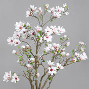 Mesterséges magnóliafa fehér virágzó ágai részletgazdag kidolgozással