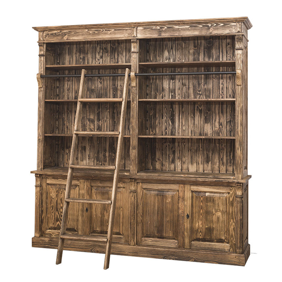 Oldalnézeti kép a fenyőfa könyvszekrényről létrával és díszített oszlopos kialakítással.