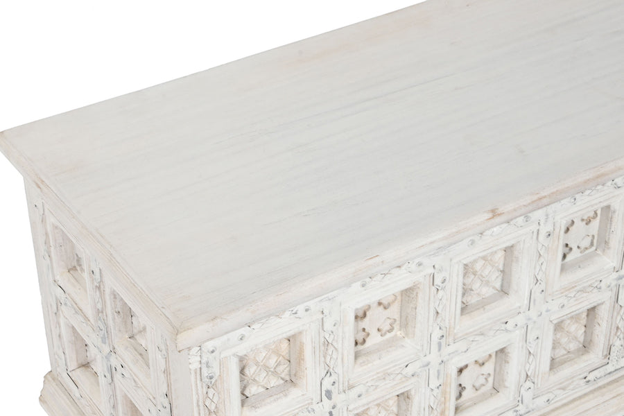 Mangófából faragott, antikolt felületű láda.