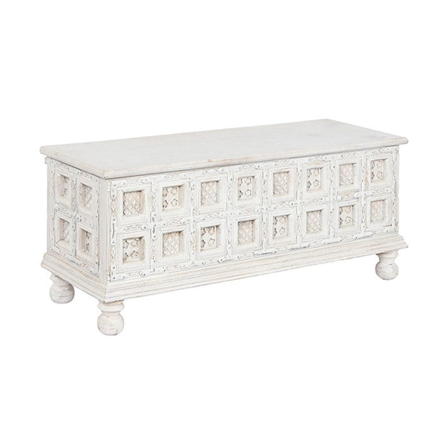 Mangófából faragott, antikolt felületű láda.