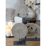 Fém talapzaton álló, antik szürkésbarna színű, kézműves mangófa dísz.