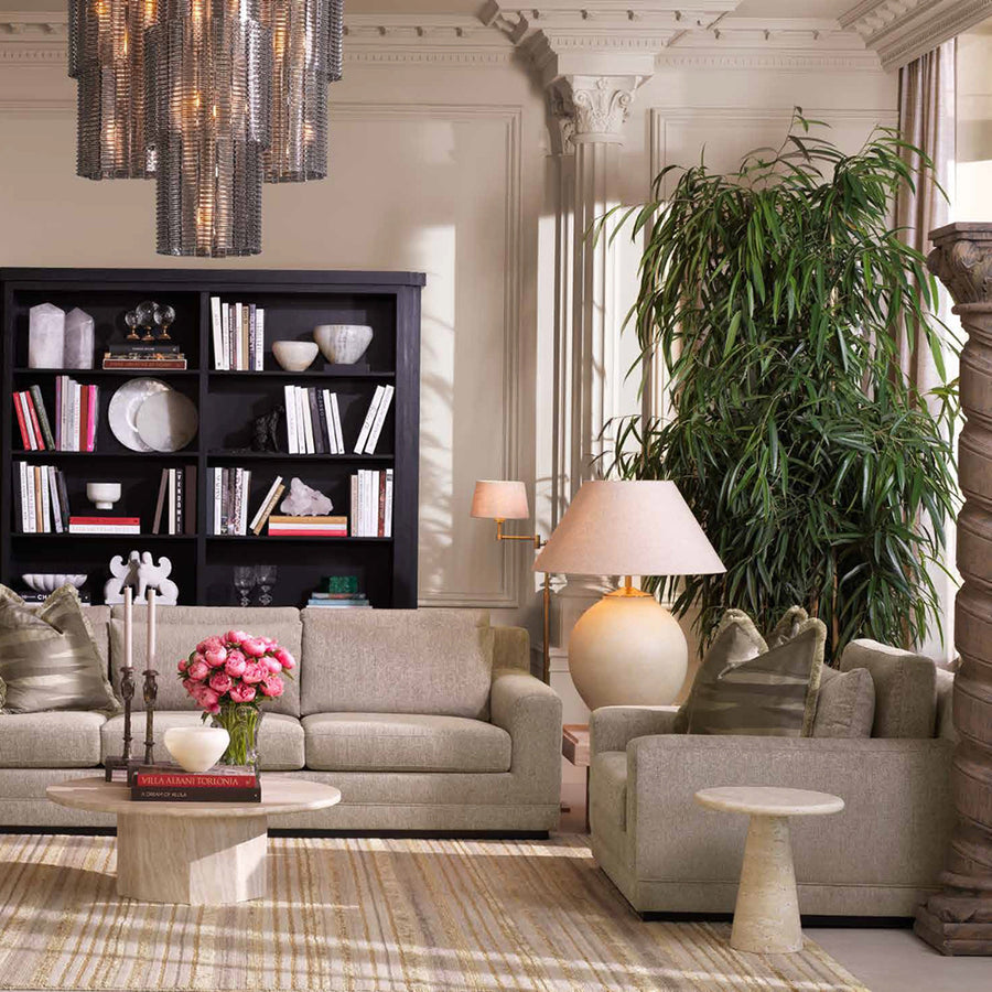 Taupe színű, hunt zsenília szövettel kárpitozott exkluzív fotel .