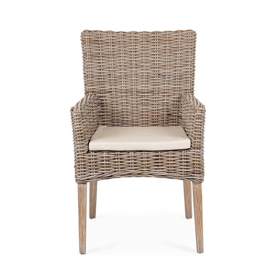 MANOEL natúr rattan karosszék, szemből nézve, magas háttámlával és karfákkal.