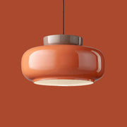 Piros színű formatervezett kortárs design lámpa.