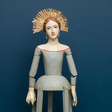 Maria de la Mier Madonna figura kézzel faragott fa és fém részletek közelről