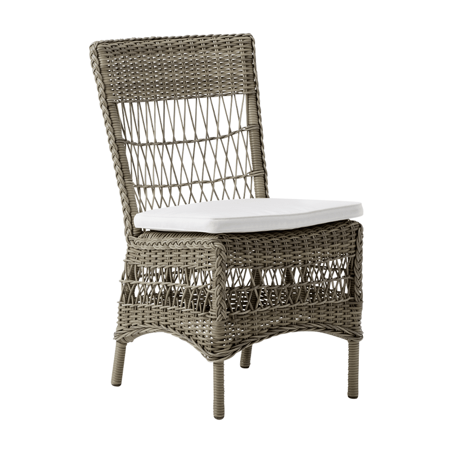 Antikszürke színű, műrattan kerti szék.