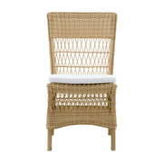 Vintage stílusú, natúr színű, műrattan kerti szék.