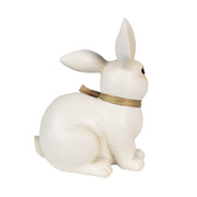 Mezei virágokkal és bézsszínű masnival díszített húsvéti nyuszi figura..