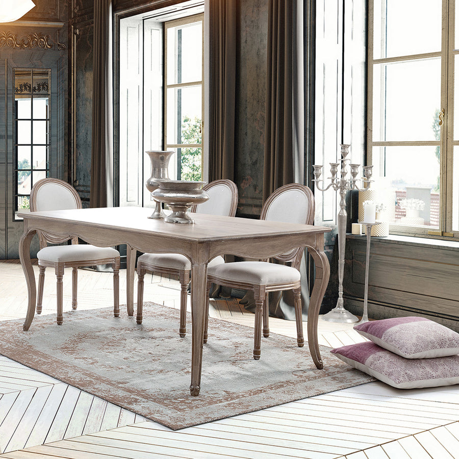 Fehér pigmentes olajjal kezelt, tömör nyírfából készült, ekrüszínű pamutvászonnal kárpitozott szék.