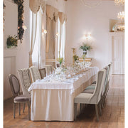 Púderrózsaszín színű, bársony hatású szövettel kárpitozott étkezőszék.