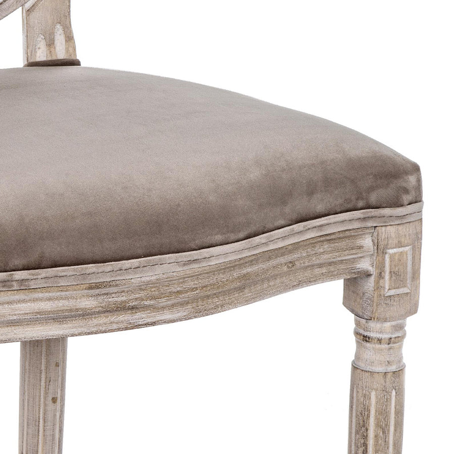 Taupe színű, bársony hatású szövettel kárpitozott étkezőszék.