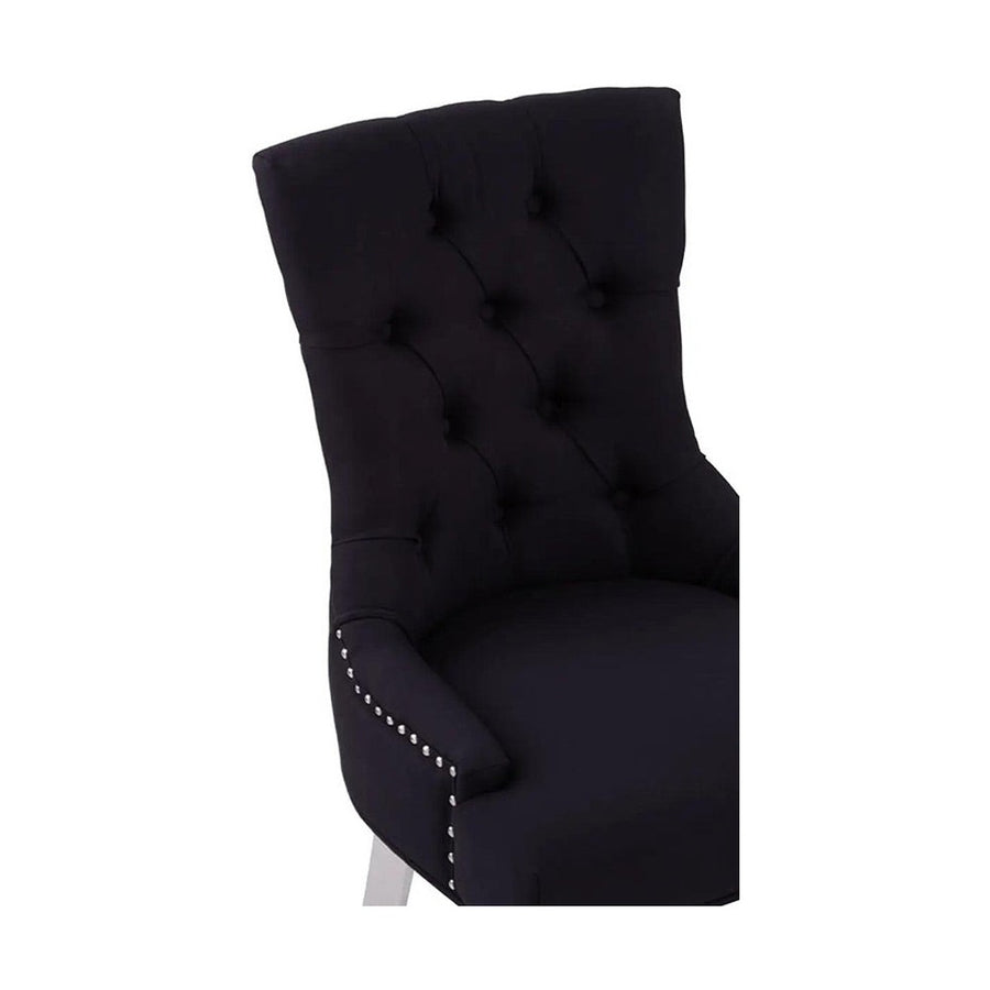 Ezüstszínű, rozsdamentes acéllábbakon álló, fekete színű poliészter vászonnal kárpitozott dizájn étkezőszék.